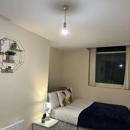 Airrose Two Bed Apartment Wolverhampton Exterior photo