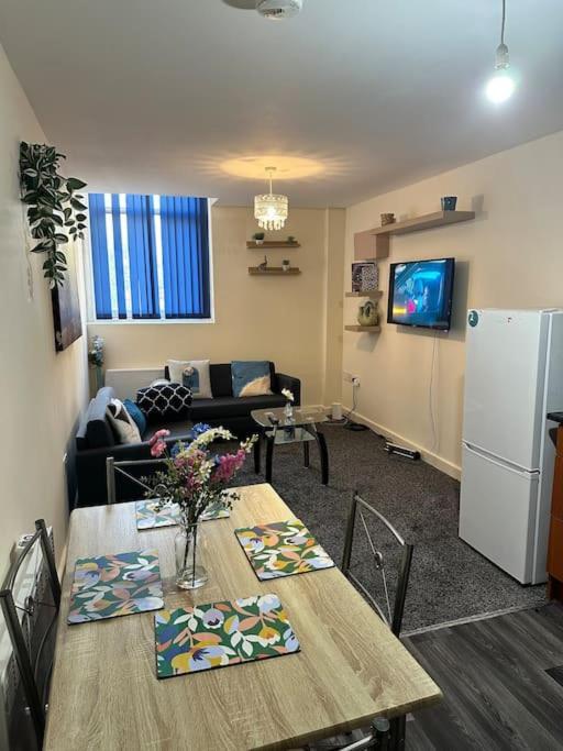 Airrose Two Bed Apartment Wolverhampton