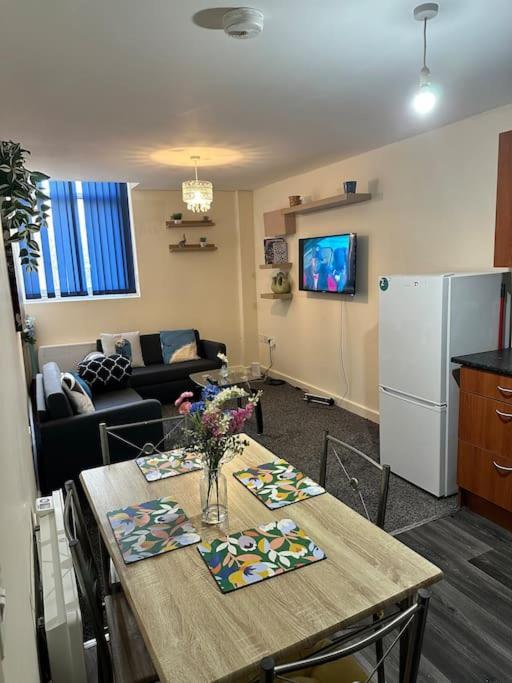 Airrose Two Bed * Wolverhampton